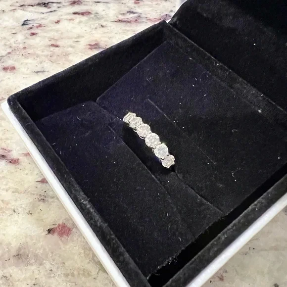 White 18K Diamond Anniversary Ring - Picture 3 of 9